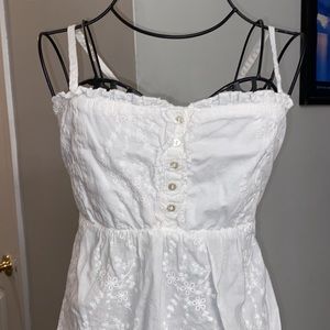 Cute white top! Perfect for summer 🌞